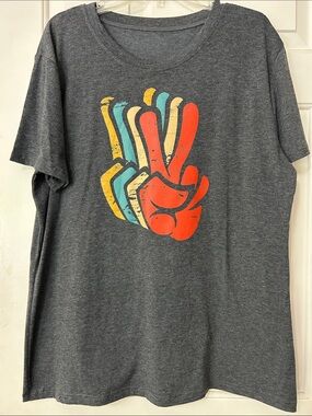 Peace Man T Shirt Super Soft Heather Gray Size XXL with necklace